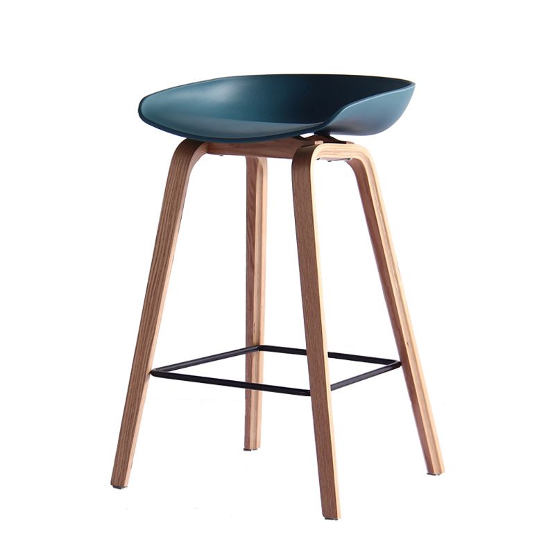 Contemporary Bar Stool Plastic Counter Bar Stool with Wooden Legs
