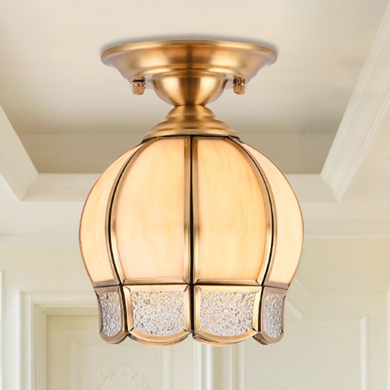 Dôme Semi-Flush Mount Lamp Tradition Lait Lait 1 Bulb Ceiling Mounted Light in Brass for Balcony