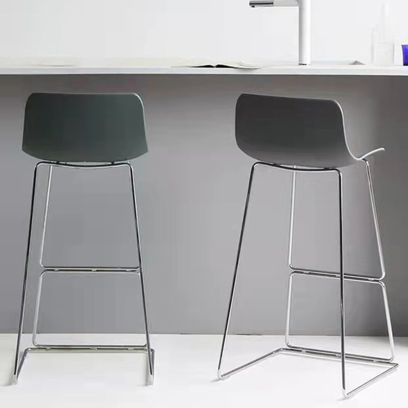 Scandinavian Low Back Counter Stool Plastic Armless Counter Chair