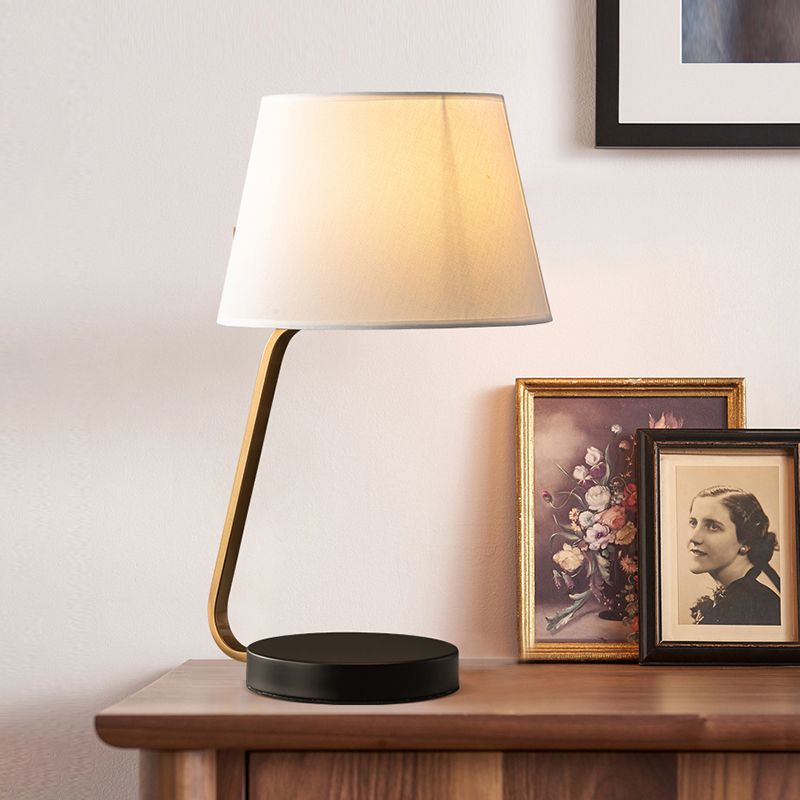 Nordic Urn-Like Reading Light Metal 1 Head Bedroom Nightstand Lamp with Fabric Shade in Black/White/Flaxen