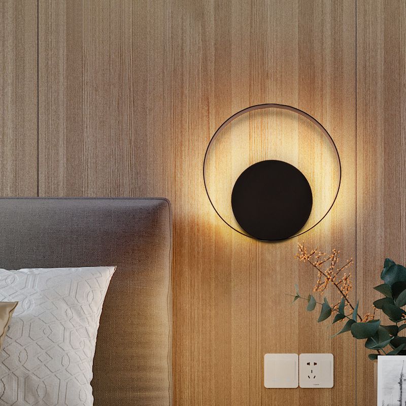 Round Shape Wall Lamp Modern Style Metal 1 Light Sconce in White and Black