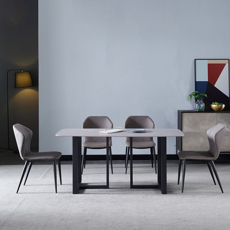 El lado sin brazos del diseño contemporáneo preside el cuero que cena la silla lateral