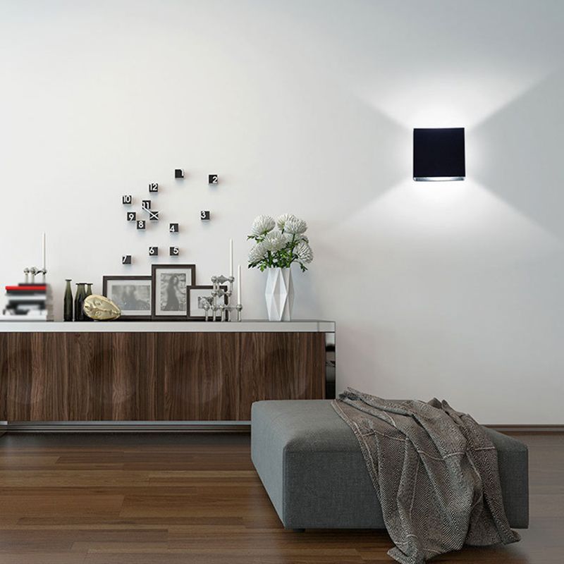 Moderner Stil quadratischer Wandbeleuchtung Metall 2 Leuchten Wandscheibe Jungtiere