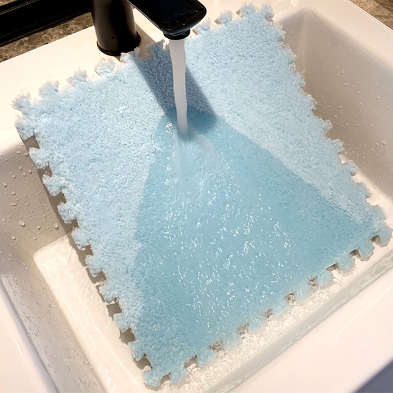 Modern Carpet Floor Tile Plush Cut Interlocking Mildew Resistant Tiles and Carpet