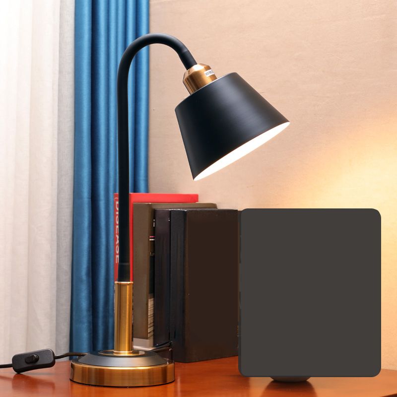 Cono 1 lampada da tavolo leggera Lampade da tavolo da notte moderno in metallo moderno in nero