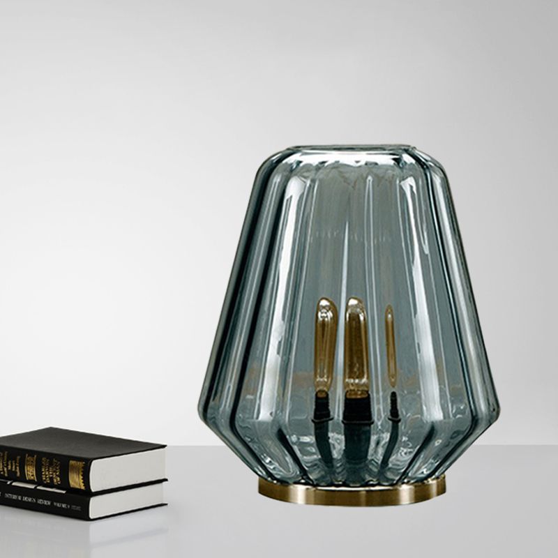 Illuminazione da scrivania a forma di urna dorata Lampada da comodino postmoderna in vetro prismatico trasparente a 1 testa