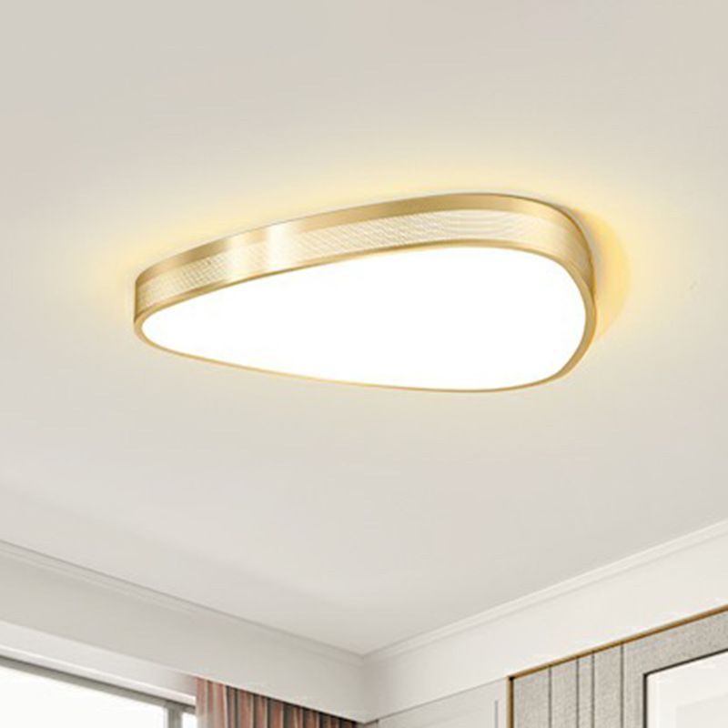 Geometrisch geformte Metall-Deckenleuchte, minimalistische LED-Einbauleuchte mit Netzseite