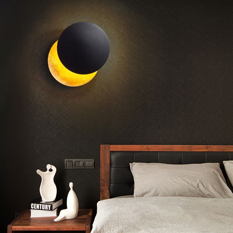Estilo nórdico Rotable Solar Eclipse Splipse Splipe Metal Metal Redone Red Red Cull Moon Lámpara de montaje para dormitorio para dormitorio