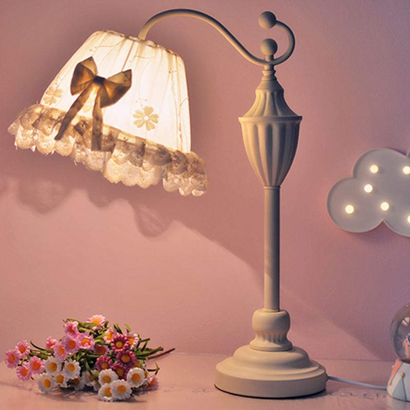 Enfants Tanne de cheminée à cône tronqué tissu de table de chambre à coucher 1 clair Éclairage avec garniture en dentelle en blanc