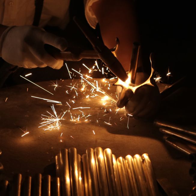 Copper de mur en forme de sablier clair