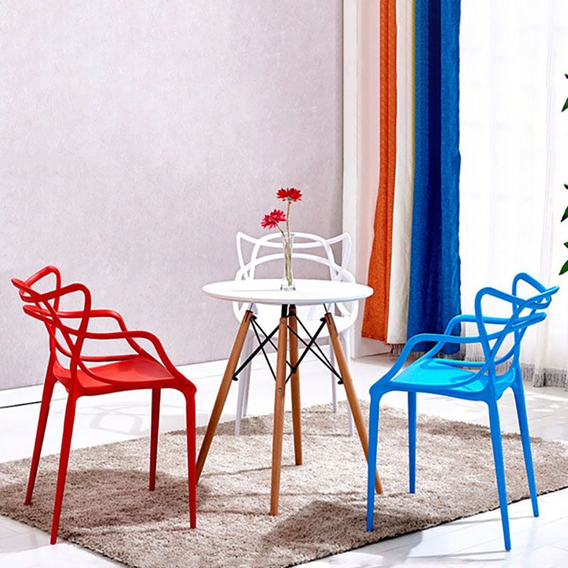 Silla contemporánea con respaldo abierto, silla lateral con brazo de comedor y patas de plástico