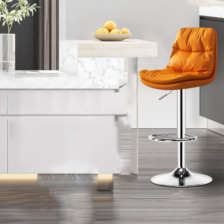 Taburete de bar interior de altura ajustable de cuero moderno con patas de hierro y respaldo bajo