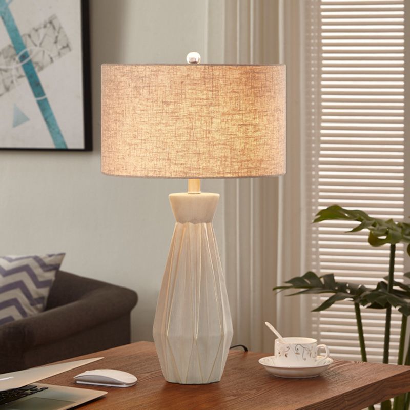 Countryside Vase Table Light Single Bulb Ceramic Night Lighting with White/Beige Round Shade