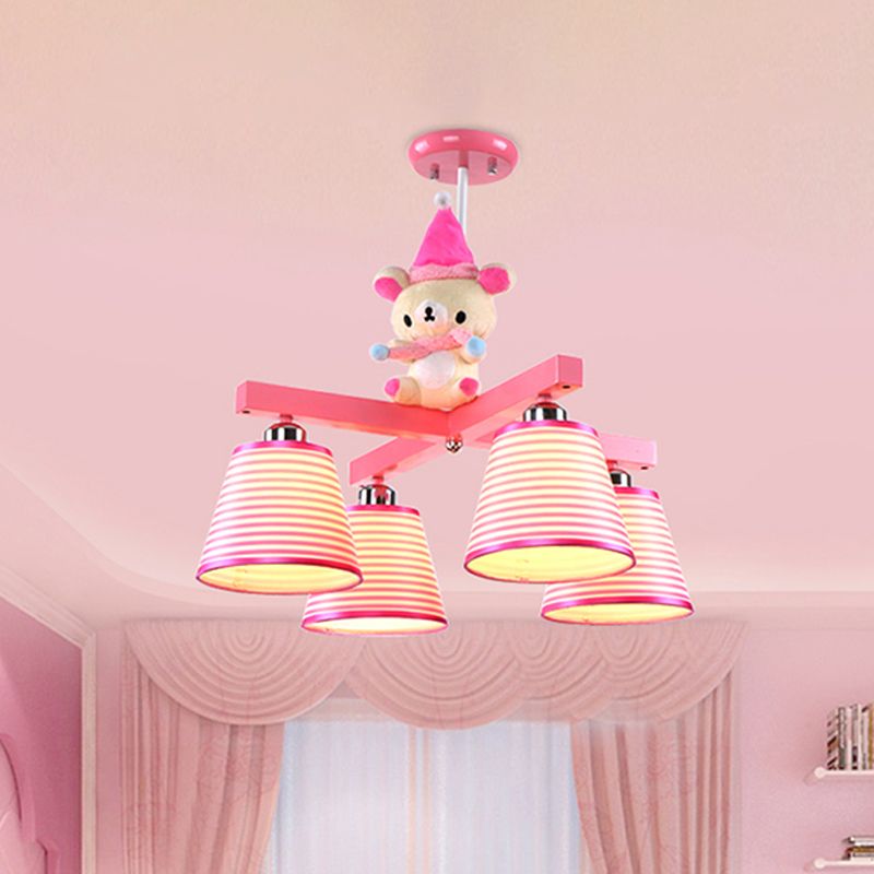 Canna rosa semi-montaggio illuminazione per bambini tessuto a 4-bulbici vicino alla lampada del soffitto con arredamento per orso