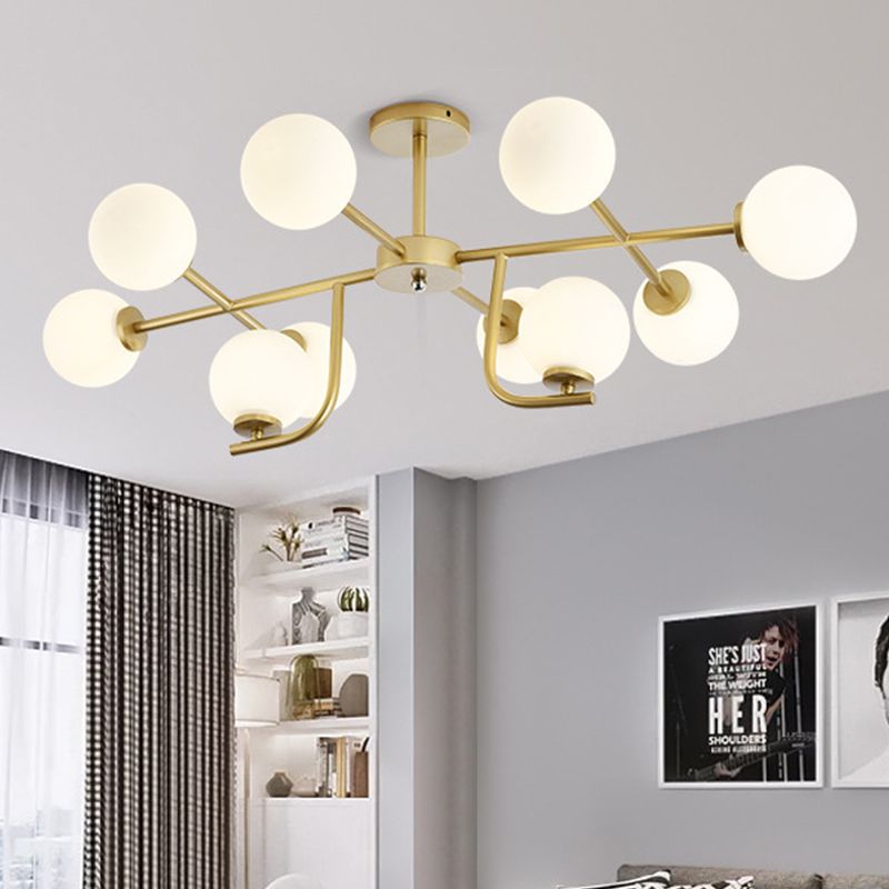 Gold Round Semi Flush Light Modernist 10 Bulbos de vidrio blanco cerca de la iluminación del techo