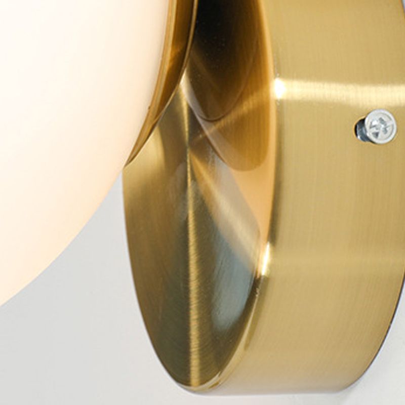 Éclair de mur de boue en verre style moderne.