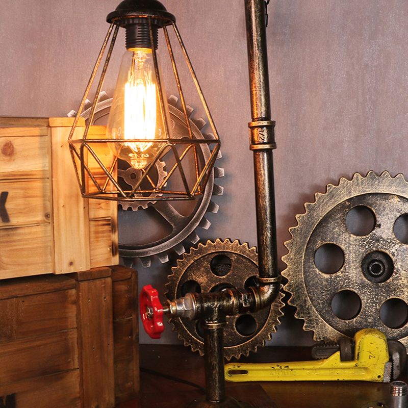 Mesa de bronce de metal con tubo de agua ligera creativa de estilo steampunk lámpara de noche de estilo steampunk