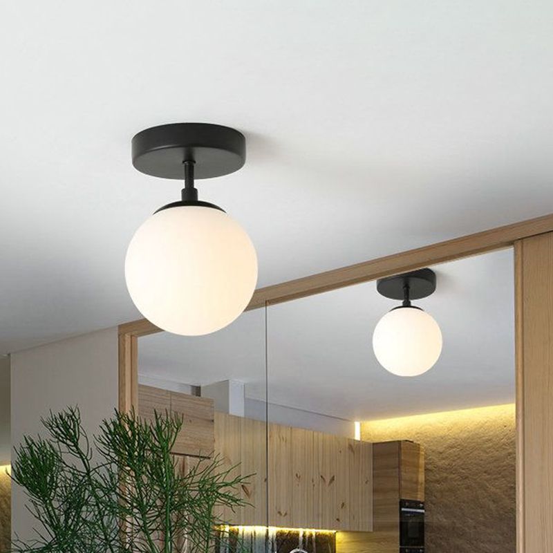 1 lampadina in ottone/finitura nera vicino alla luce del soffitto con vetro smerigliato Globe Shade Minimalista Semi-Flushmount Light