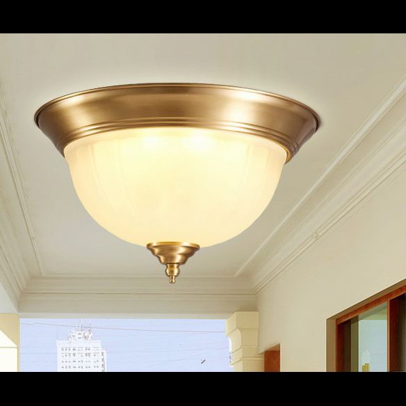 Inbouwplafondlamp Traditioneel koepelvormig wit glas inbouwarmatuur in messing voor slaapkamer