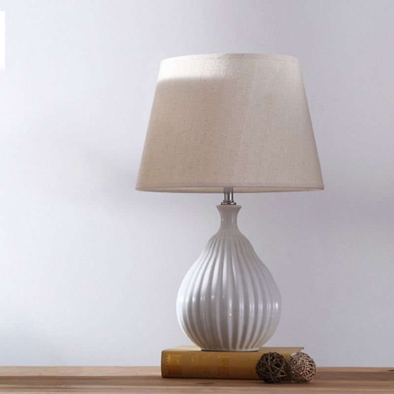 Luz de lágrima blanca/verde Luz Minimalista 1 Lámpara de cerámica de cerámica ligera con sombra de tela de cono