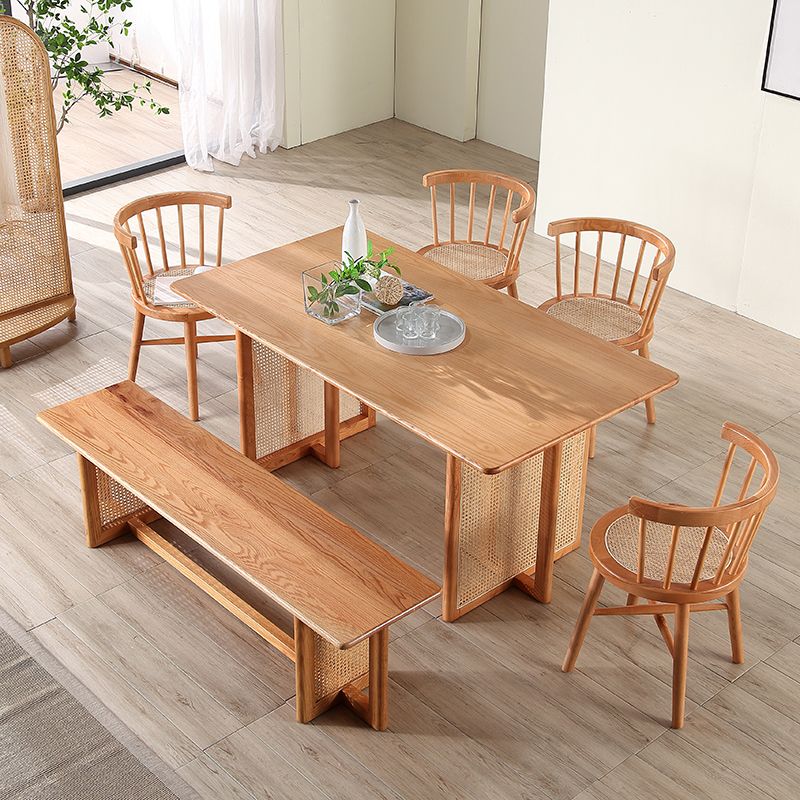 Rechthoek houten eettafel moderne eiken tafel in de natuur met dubbele voetstuk