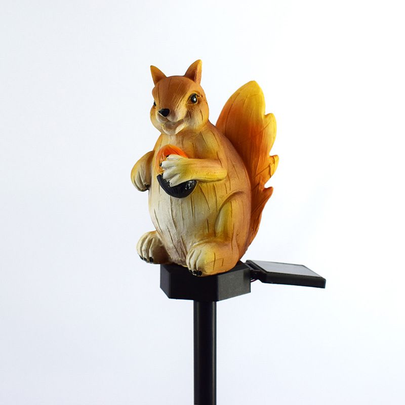 Resin Squirrel Shaped LED Lawn Lighting Artistic Brown Solar Stake Light for Courtyard