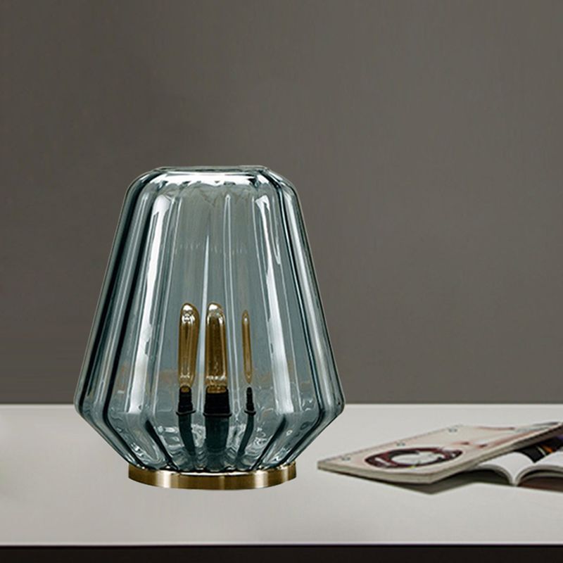 Illuminazione da scrivania a forma di urna dorata Lampada da comodino postmoderna in vetro prismatico trasparente a 1 testa