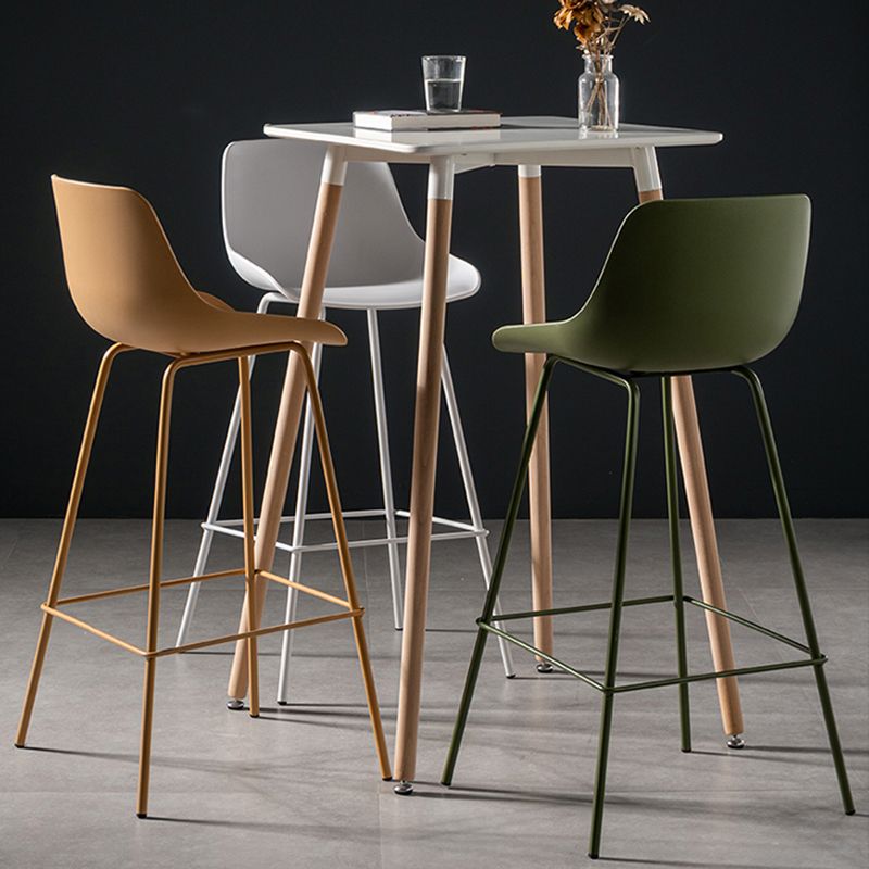 Scandinavian Metal Plastic Counter Stools Low Back Indoor Bar Stool with Bucket Seat