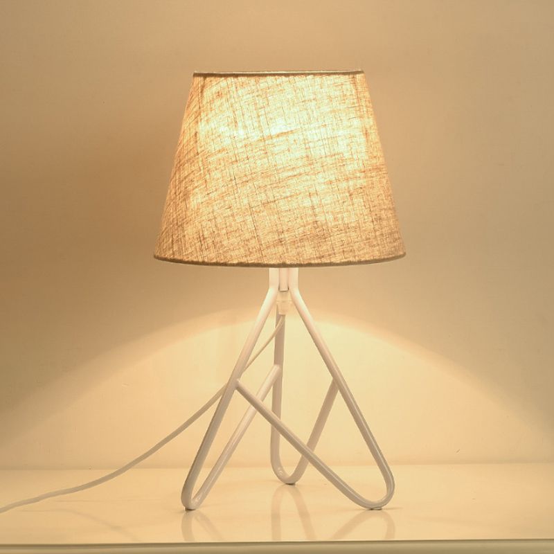 Contemporary Tapered Task Lighting Fabric 1 Light Reading Book Light in White/Black for Bedside