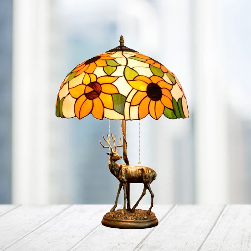 Rot/orange Glasblumen-Nachttisch-Lampe Tiffany 2-Bulb Bronze-Tischbeleuchtung mit Sika-Hirschstatue und Zugkette