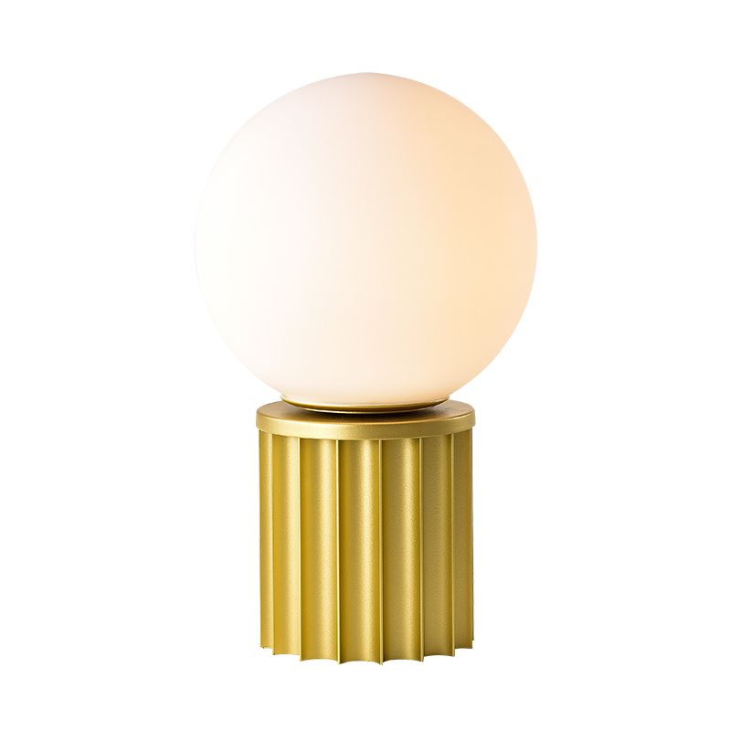 Post modern buistafel licht metaal 1 bol 8 "/12" w woonkamer kleine bureaubramp in goud met bal opaalglasschaduw