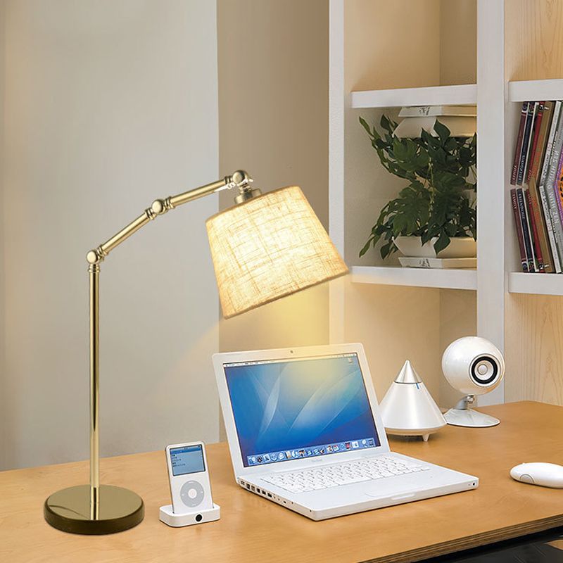 Lampada da scrivania affusolata moderna in tessuto a 1 luce da lettura, lampada da libro in beige con braccio regolabile