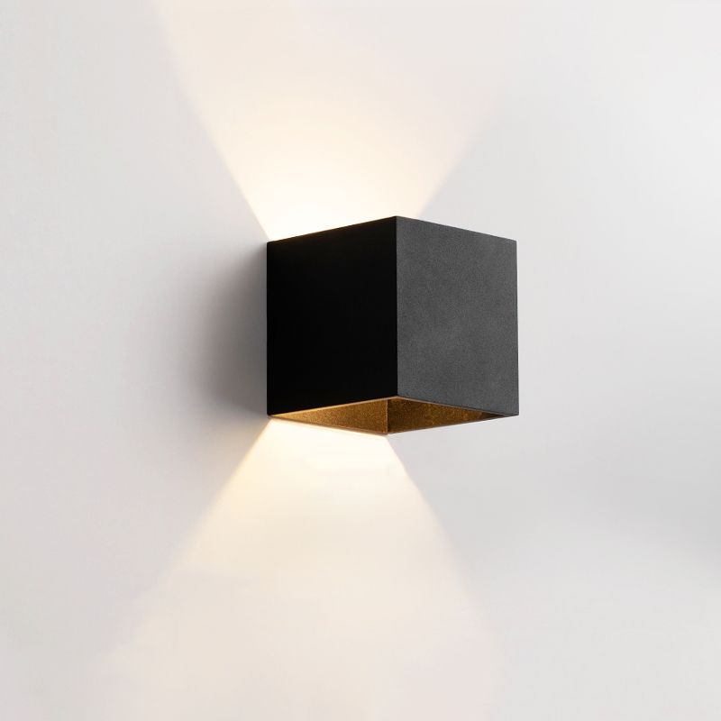 Stile moderno minimalista quadrato su e giù per le luci da parete in metallo a parete a LED