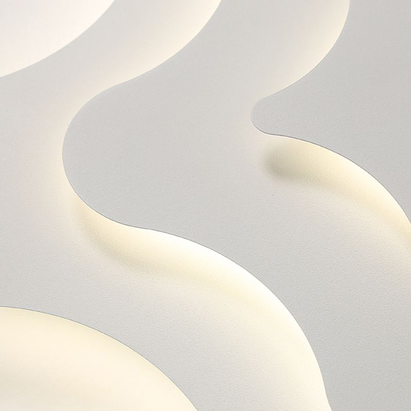 Plafonnier LED géométrique blanc en fer laqué de style moderne avec abat-jour en acrylique
