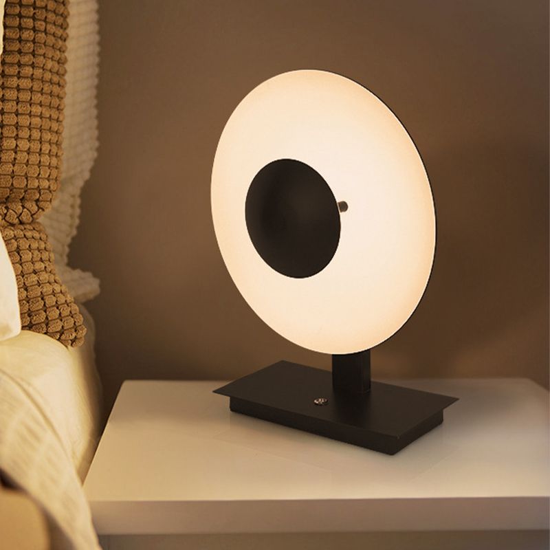 Iluminación de tareas redondas de metal Ligero de lectura LED contemporánea en negro para la cama