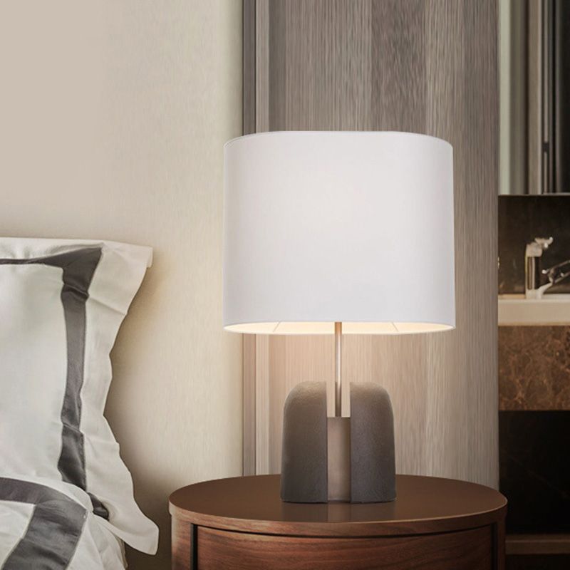 Lampada da tavolo a forma di secchio Lampada da comodino nera a lampadina singola in tessuto moderno con base in resina