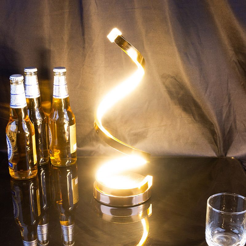 Postmodern Line Model Metal Desk Lamp for Bedroom Living Room Table Lamps