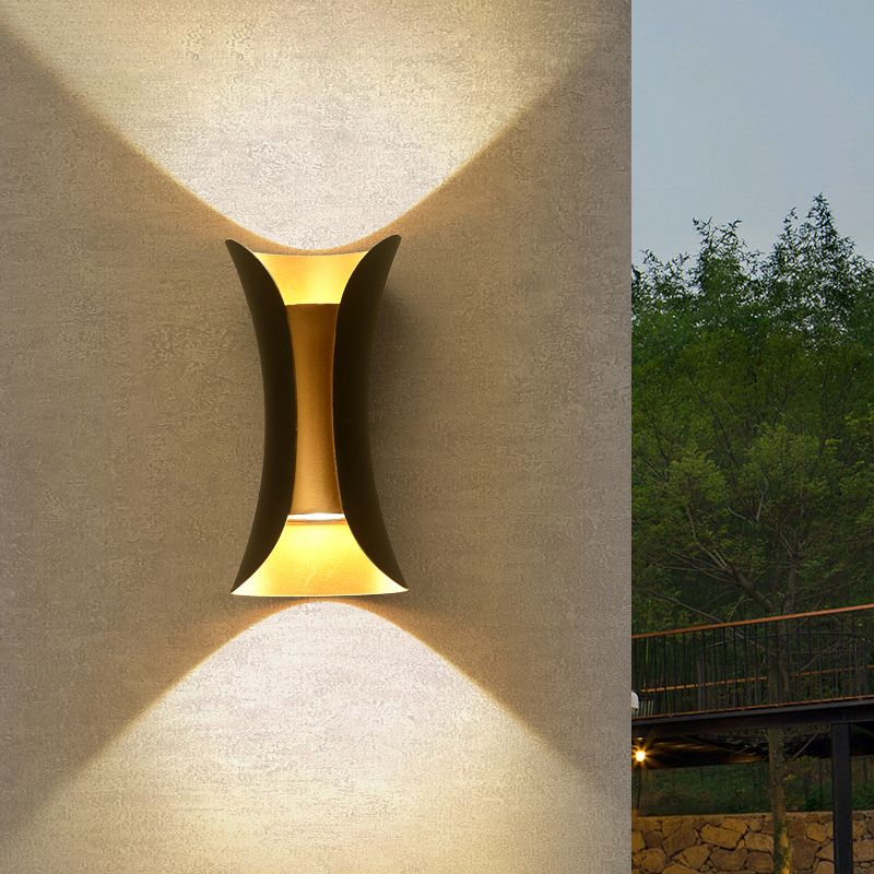Lampada a parete a LED cilindrica nera nella moderna semplicità in alluminio SPETLE IN MAGLIAMENTO con tonalità di vetro