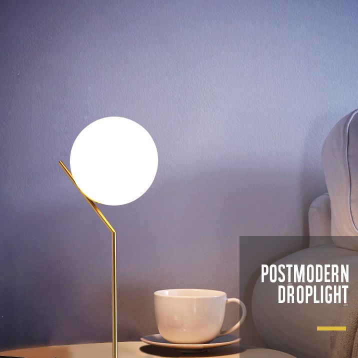 Lampada da tavolo globo dorato in stile moderno e conciso Lampada da tavolo in ferro placcato per spazi interni
