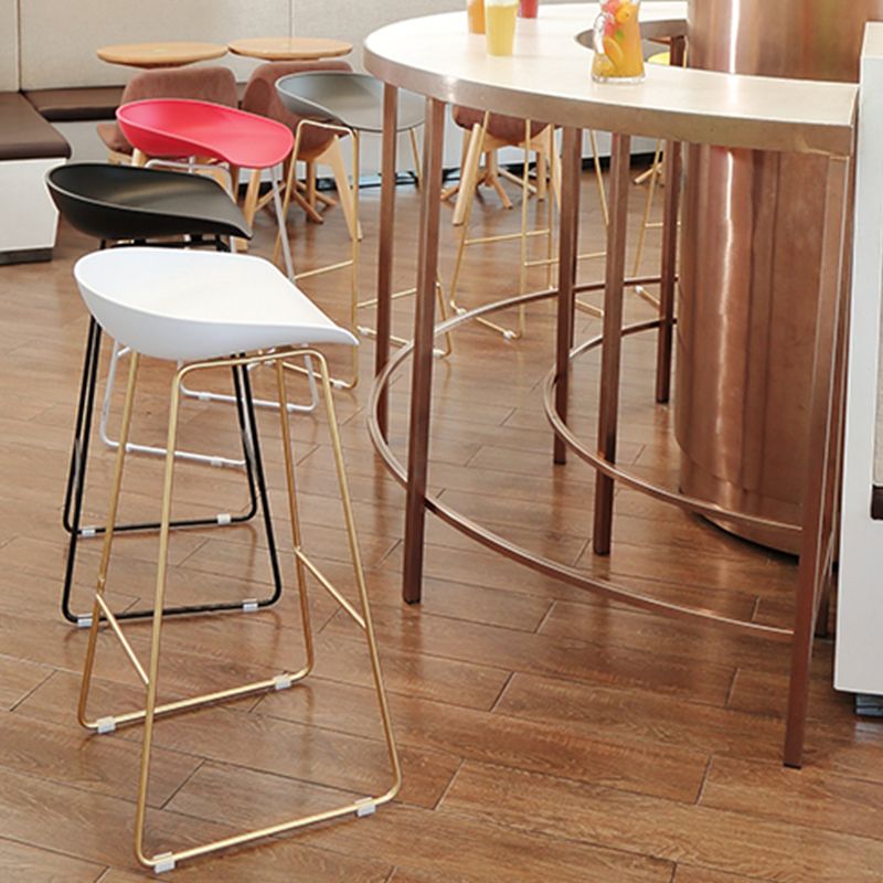 Contemporary Plastic Armless Bar Stool Low Back Bar Height Stool with Metal Frame
