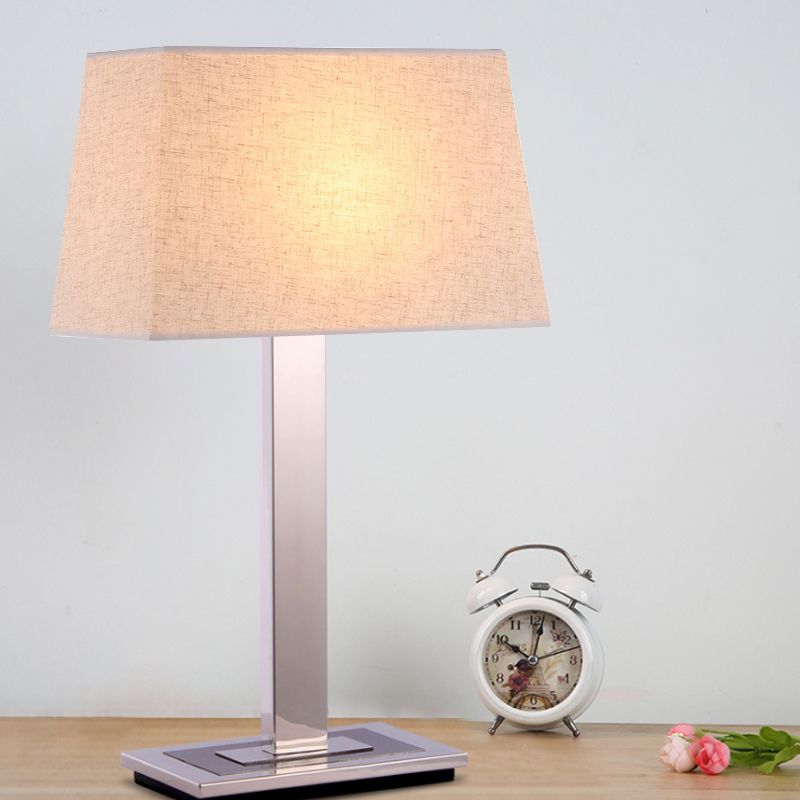 Éclairage de table en tissu pagode simple, lampe de table de chevet à 1 ampoule en lin avec support en chrome poli