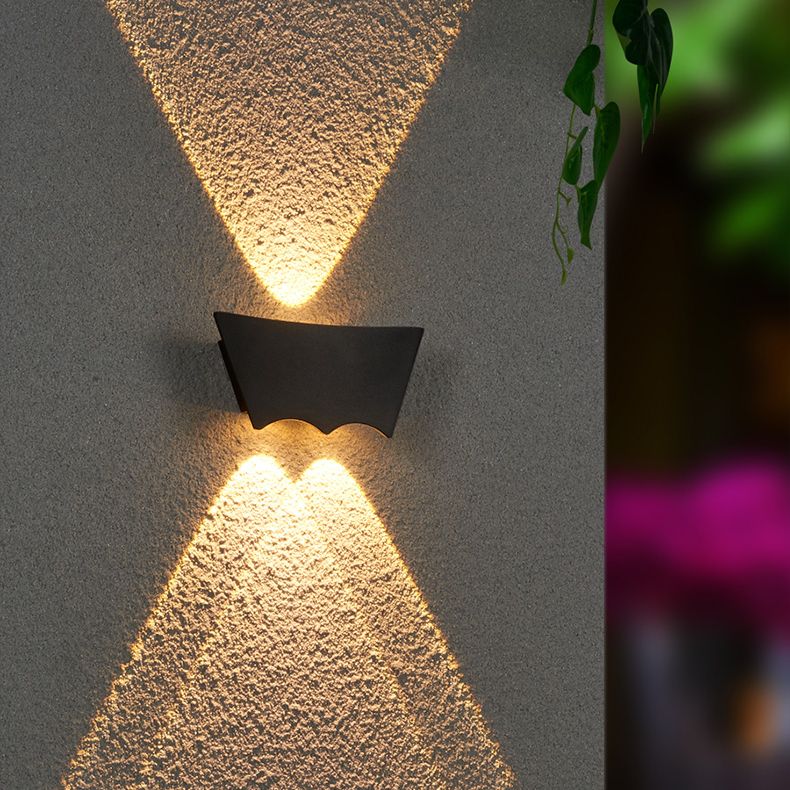 Modern Minimalist Style Up and Down LED Wall Sconce Metal Sconce Light Fixtures for Outside Wall