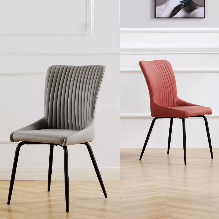 Leder-Skandinavischer Hotel-Beistellstuhl Parsons 18,5'' breiter Esszimmerstuhl mit schwarzen Beinen