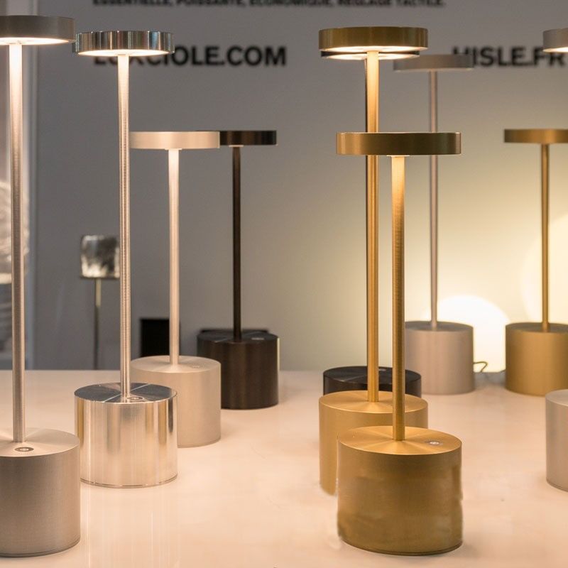 Minimalistische stijl LED-tafellamp Metalen tafellamp voor woonkamer slaapkamer