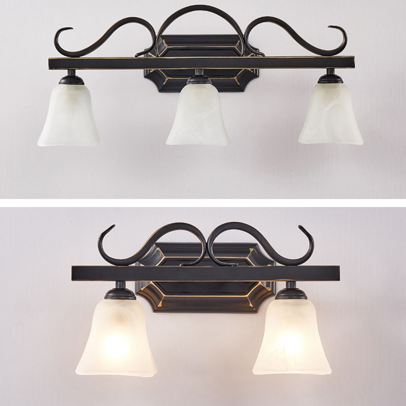 Traditionelle glockenförmige Leuchtenleuchte Glaswandmontage in Schwarz montiert