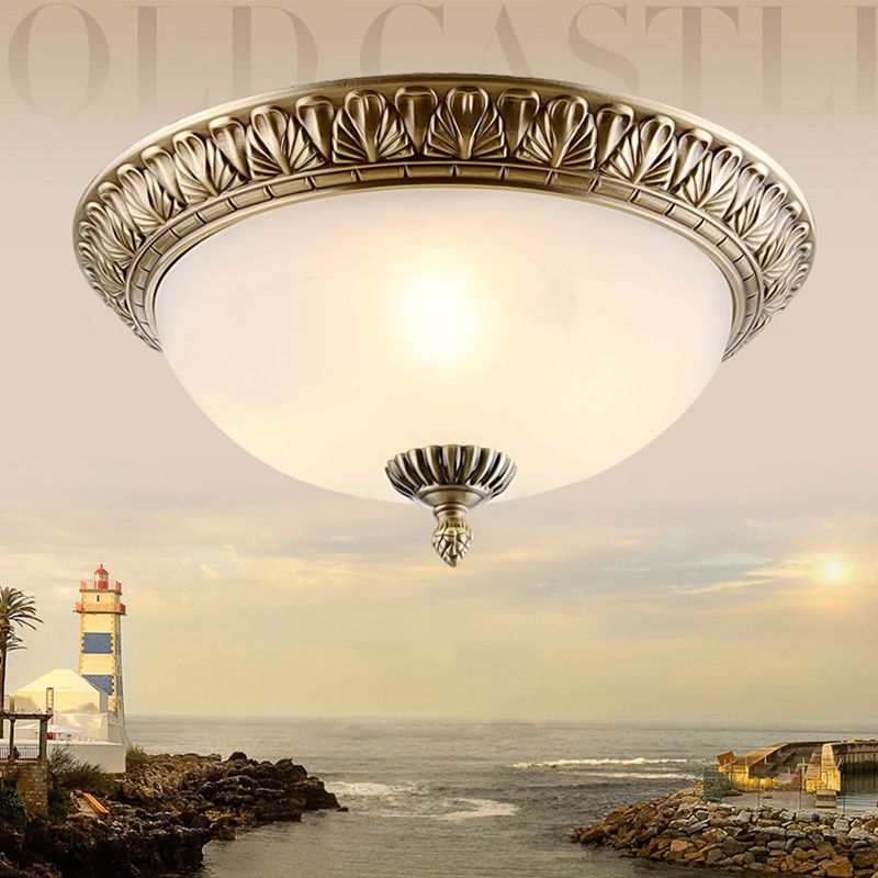 Plafondlamp in traditionele stijl, glazen kap, inbouwlamp voor zitkamer