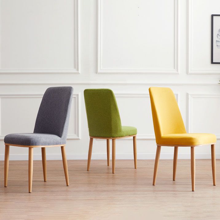 Silla de comedor moderna para interiores y exteriores, silla con respaldo sólido acolchado sin brazos de metal