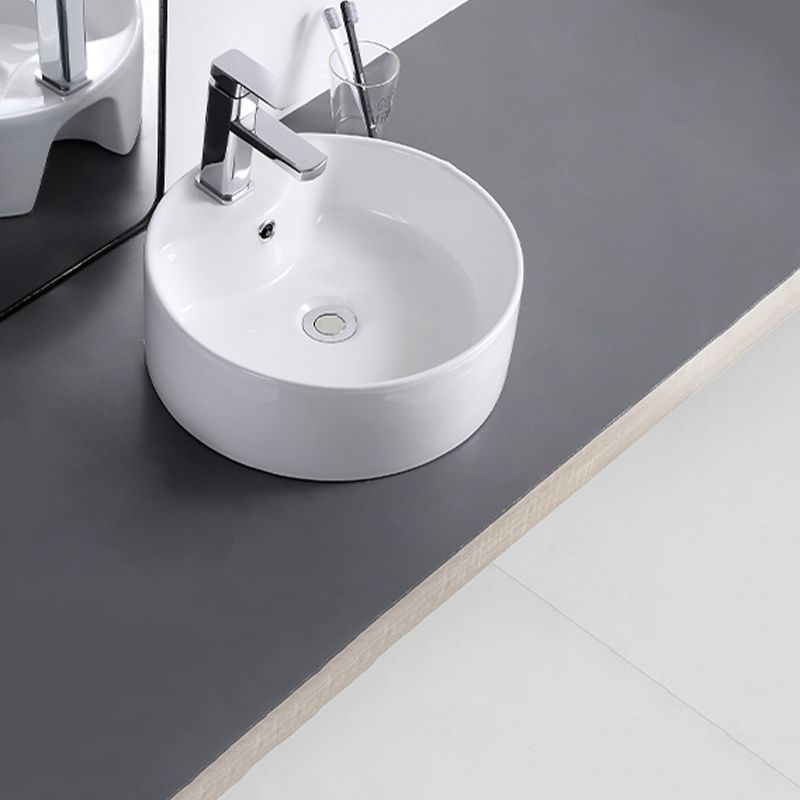 Contemporary Bathroom Sink with Single Faucet Hole Porcelain Round Vessel