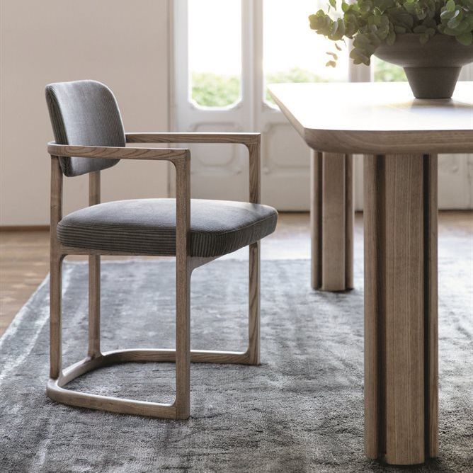 Nordic Style Arm Chair Solid Wood Open Back Dining Chairs for Dining Room