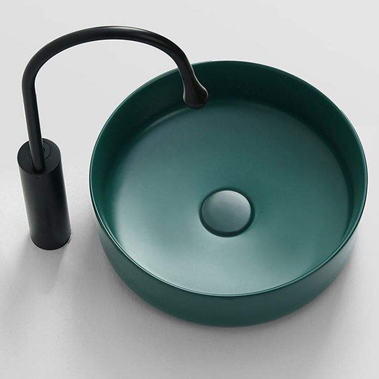 Bathroom Sink Oval Ceramic Basin Bathroom Sink with Drain Assembly